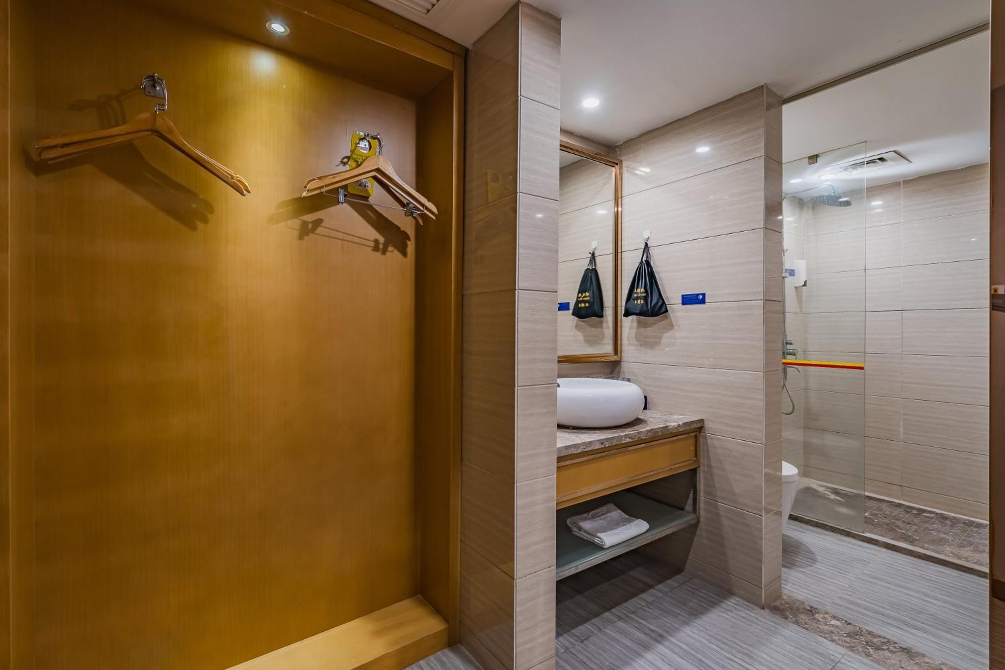 Super 8 Hotel Select Guangzhou Railway Station Xicun Subway Station Bagian luar foto